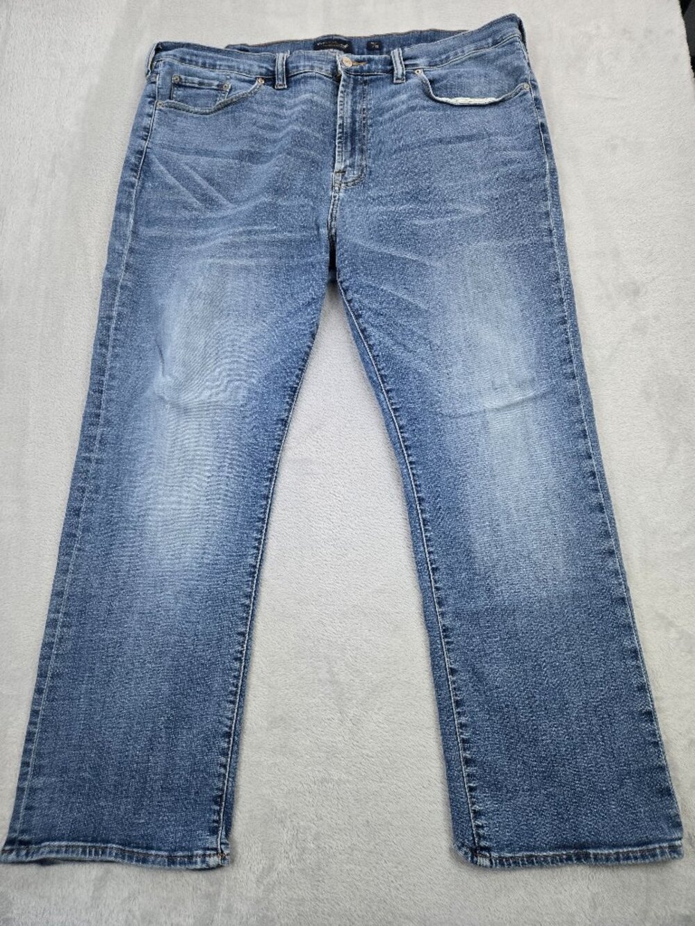 Lucky Brand Blue Jeans Mens Size 44 x 32 Boot Cut Modern Designer Jeans